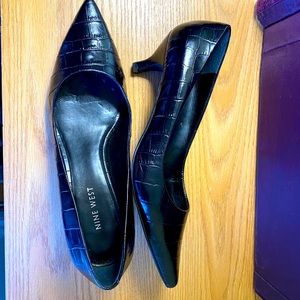 Nine West black leather kitten heels 7.5